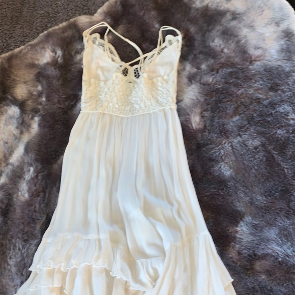 FREE PEOPLE BRAND NEW white dress with cross strings in the back - Picture 4 of 4